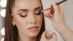 Tips dan Trik Memilih Warna Make Up Sesuai Kulit Agar Tampil Memukau