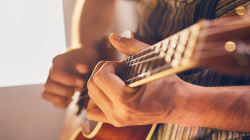 Musik terus berevolusi, Gen Z hadir dengan selera unik berkat teknologi digital dan streaming.